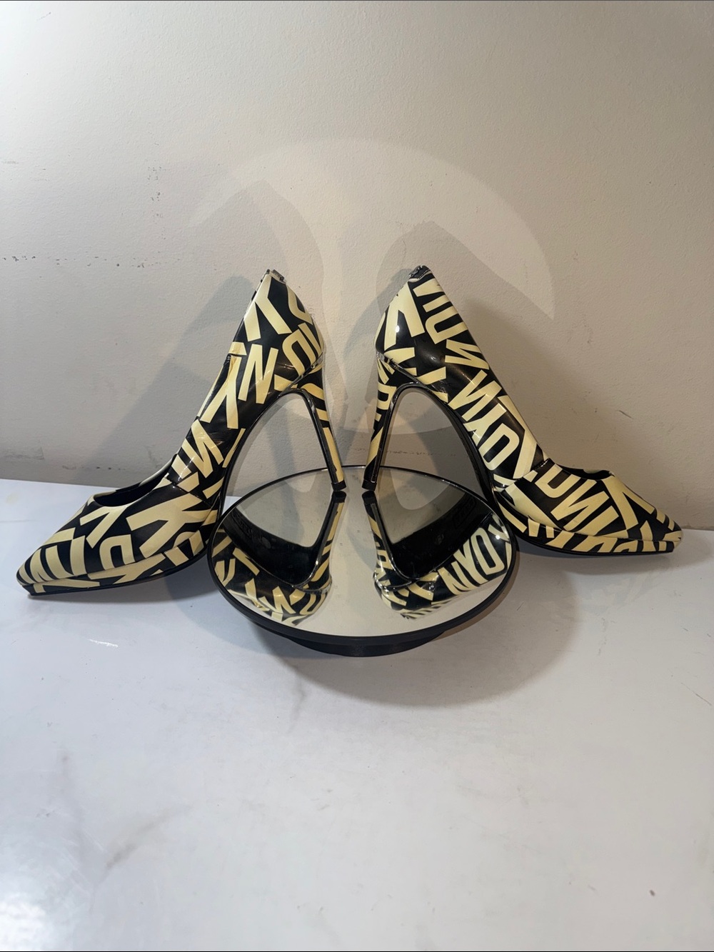 DKNY Lexi Logo Black and Cream Graphic Pointed-Toe Pumps - Size 8 - Picture 8 of 16
